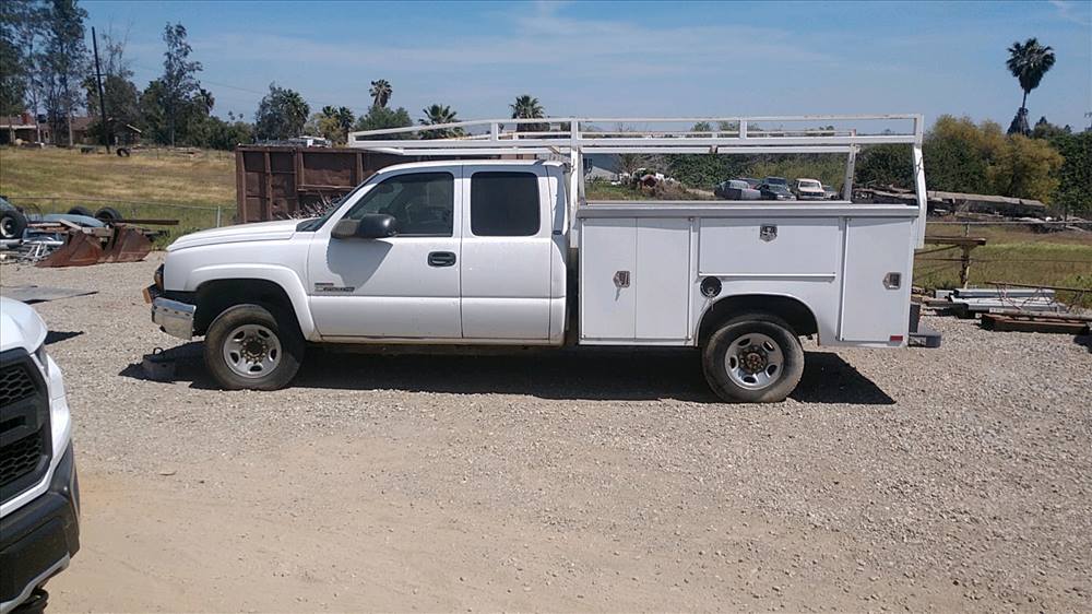 2005 Chevrolet Silverado Extended Cab (4 doors)