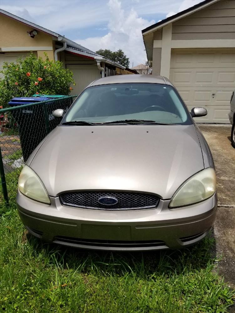 2004 Ford Taurus Sedan