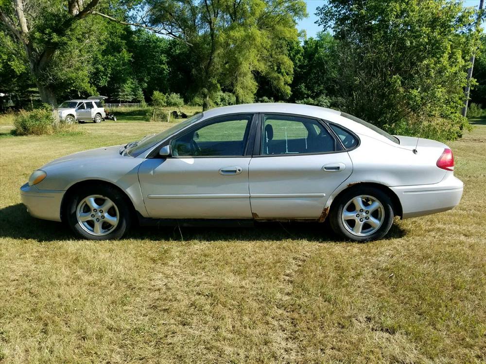 2004 Ford Taurus Sedan