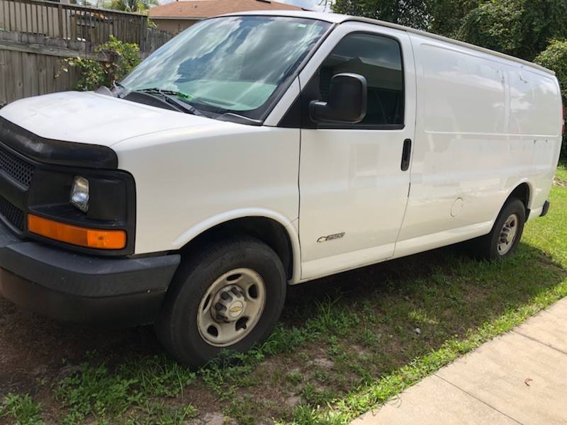 2004 Chevrolet Express G2500 Cargo Van