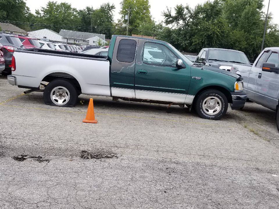 2000 Ford F150 Extended Cab (4 doors)