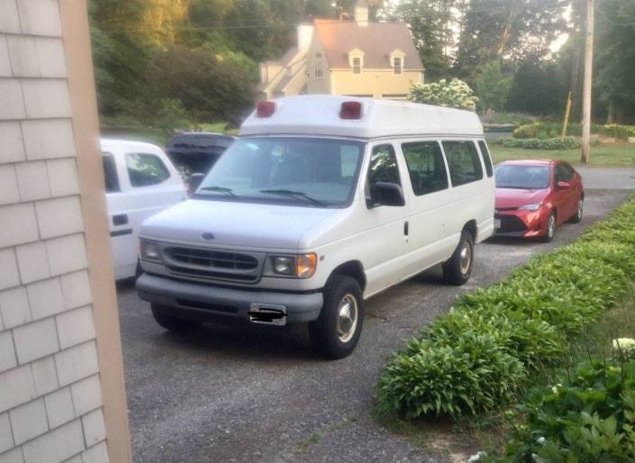 2002 Ford Econoline (3 doors)